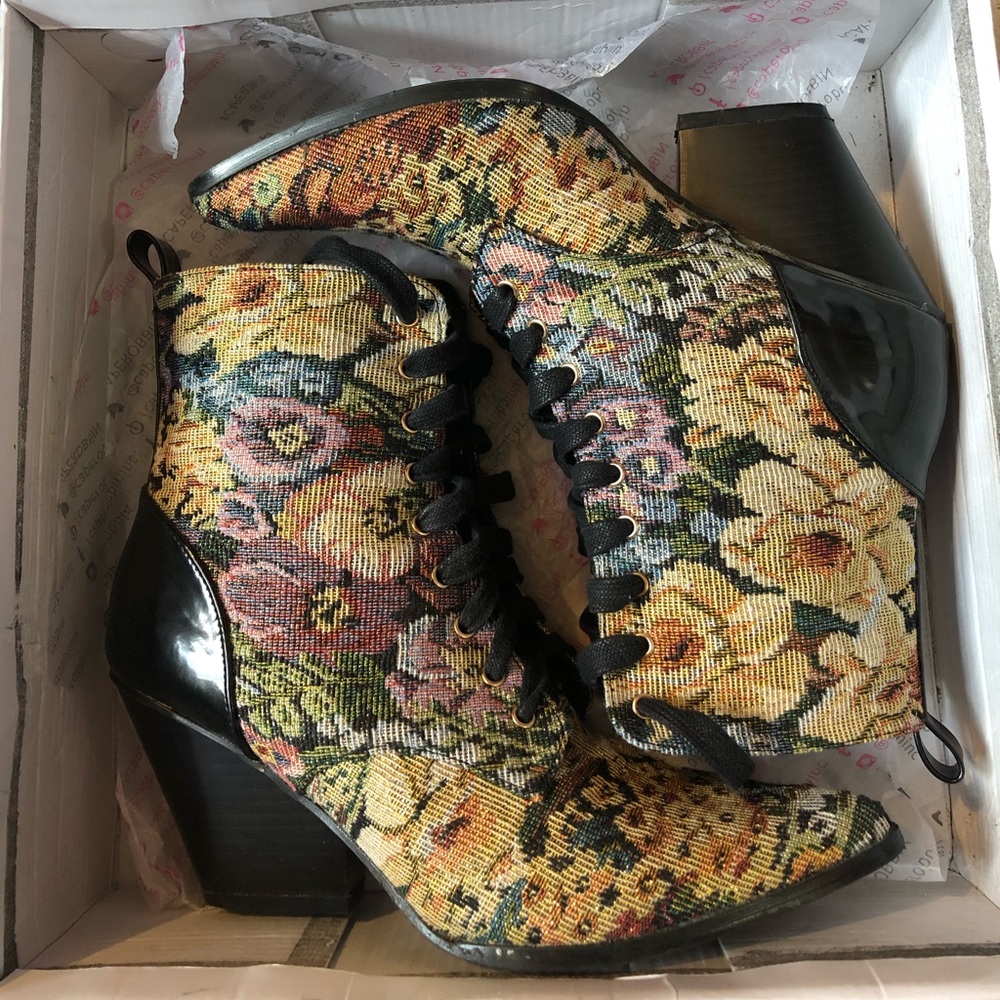 Floral carpet booties